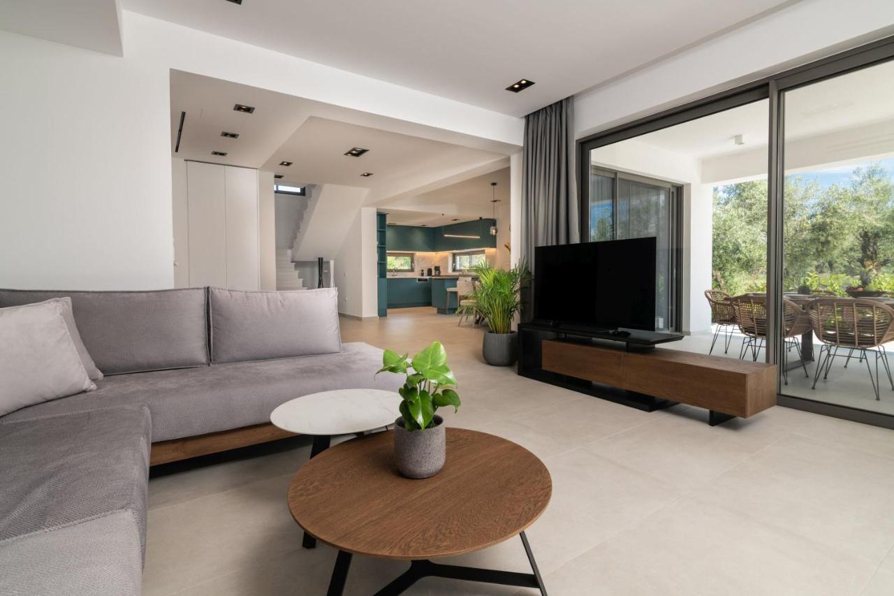 Antonia Villa - Luxurious Serenity With Private Pool, By Zantewize Kalipádhon 외부 사진