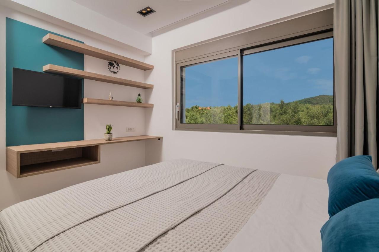 Antonia Villa - Luxurious Serenity With Private Pool, By Zantewize Kalipádhon 외부 사진