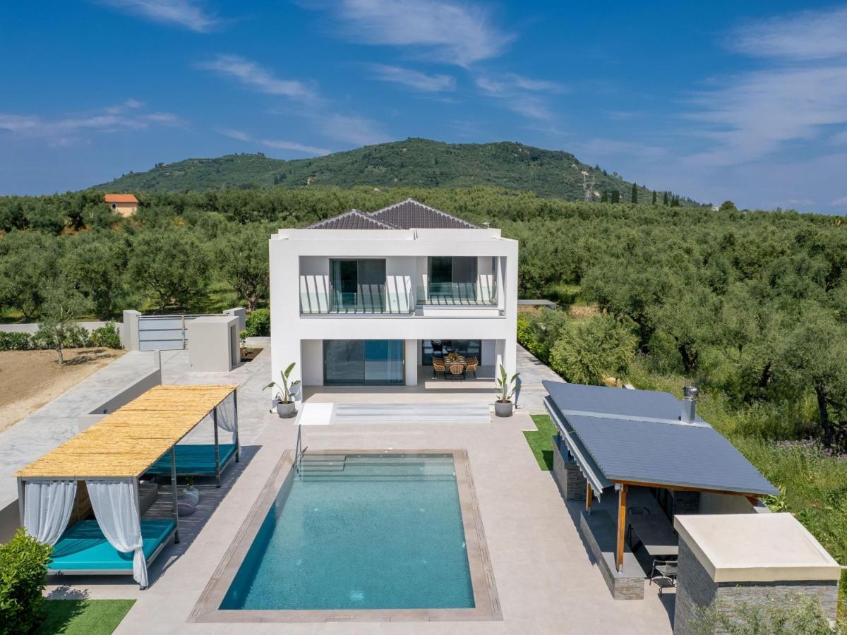 Antonia Villa - Luxurious Serenity With Private Pool, By Zantewize Kalipádhon 외부 사진
