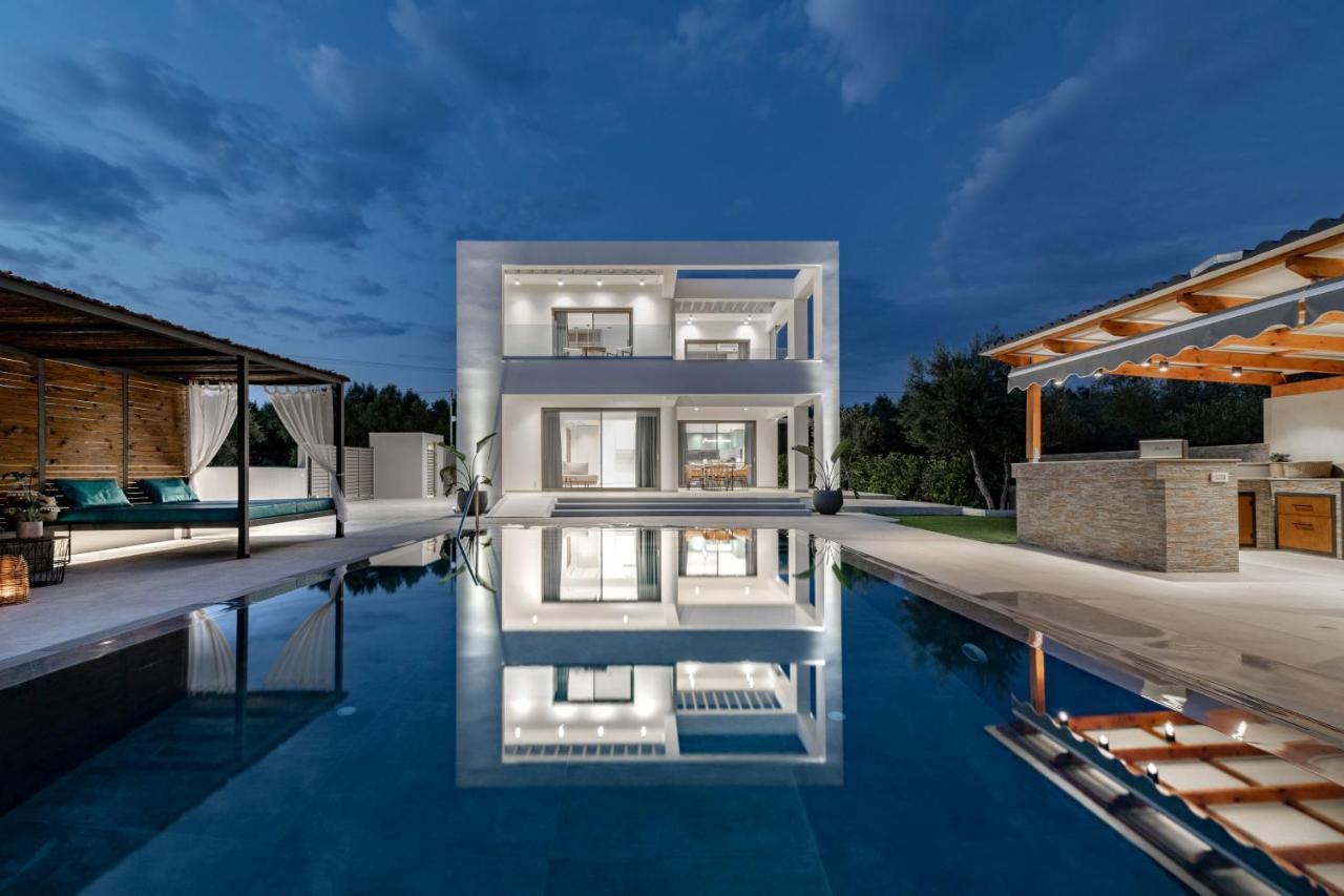 Antonia Villa - Luxurious Serenity With Private Pool, By Zantewize Kalipádhon 외부 사진