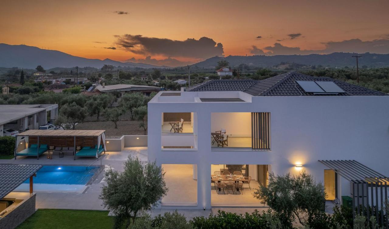 Antonia Villa - Luxurious Serenity With Private Pool, By Zantewize Kalipádhon 외부 사진