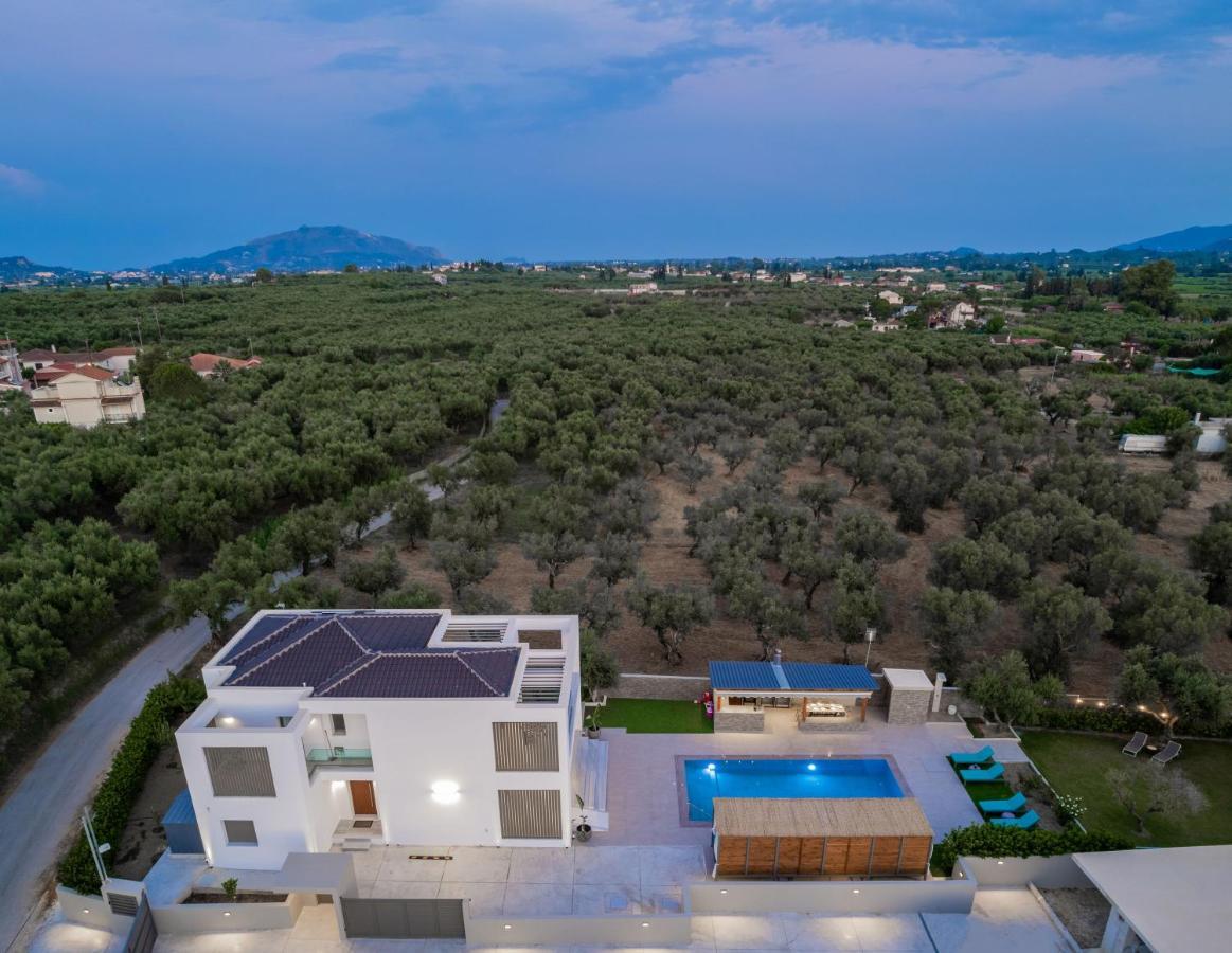 Antonia Villa - Luxurious Serenity With Private Pool, By Zantewize Kalipádhon 외부 사진