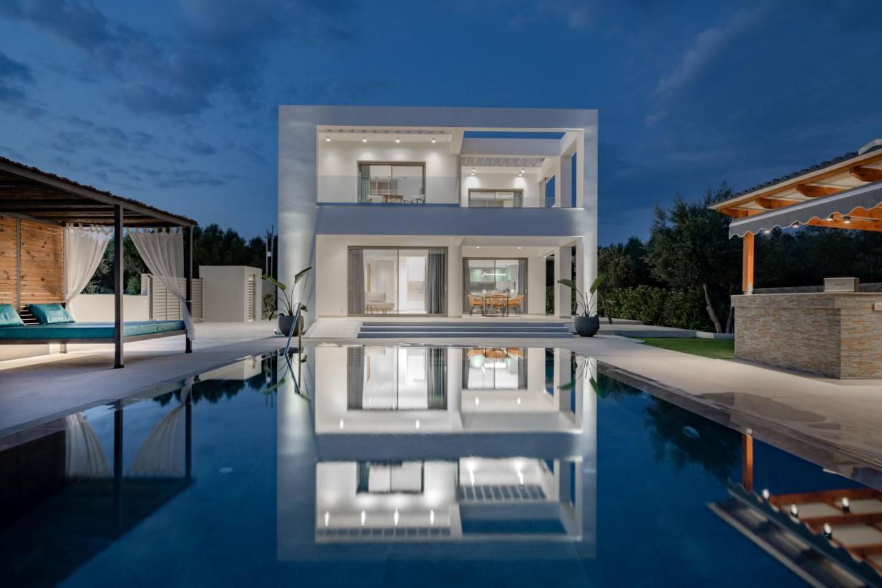 Antonia Villa - Luxurious Serenity With Private Pool, By Zantewize Kalipádhon 외부 사진