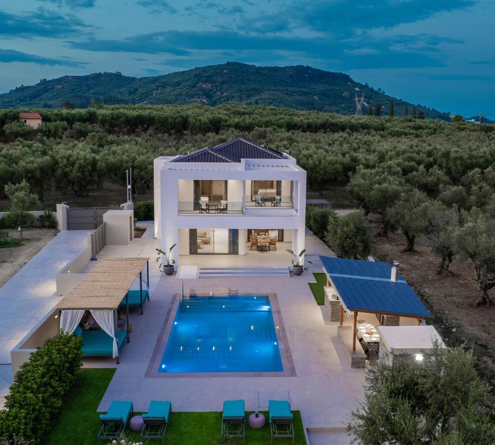 Antonia Villa - Luxurious Serenity With Private Pool, By Zantewize Kalipádhon 외부 사진