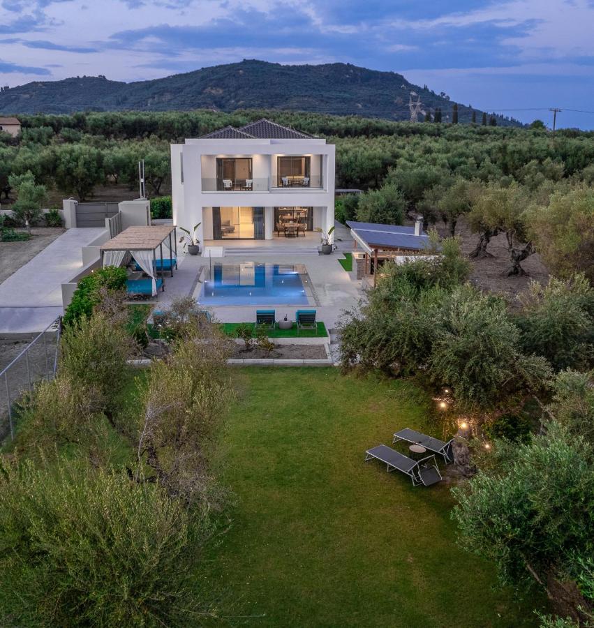 Antonia Villa - Luxurious Serenity With Private Pool, By Zantewize Kalipádhon 외부 사진